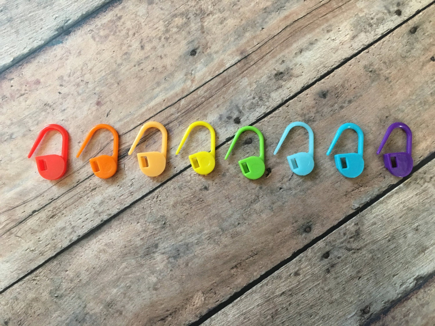 Locking Plastic Stitch Markers