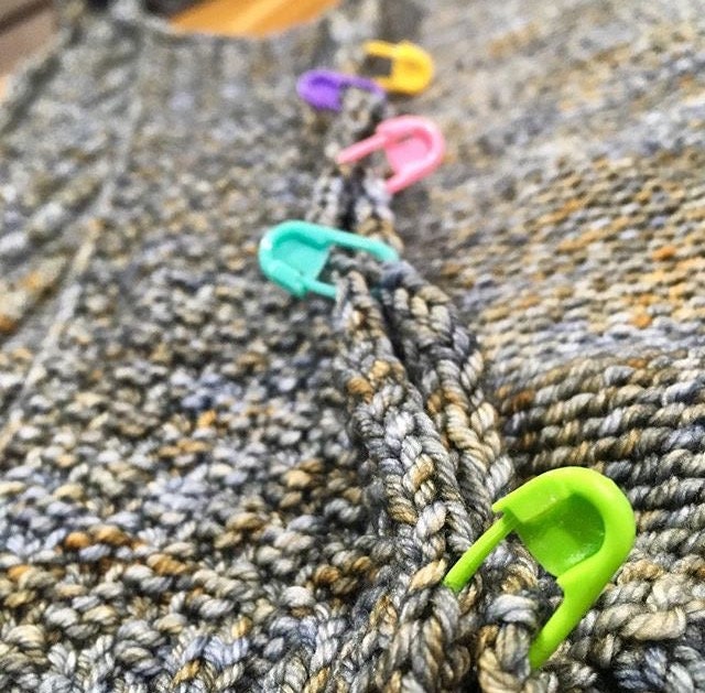 Locking Plastic Stitch Markers