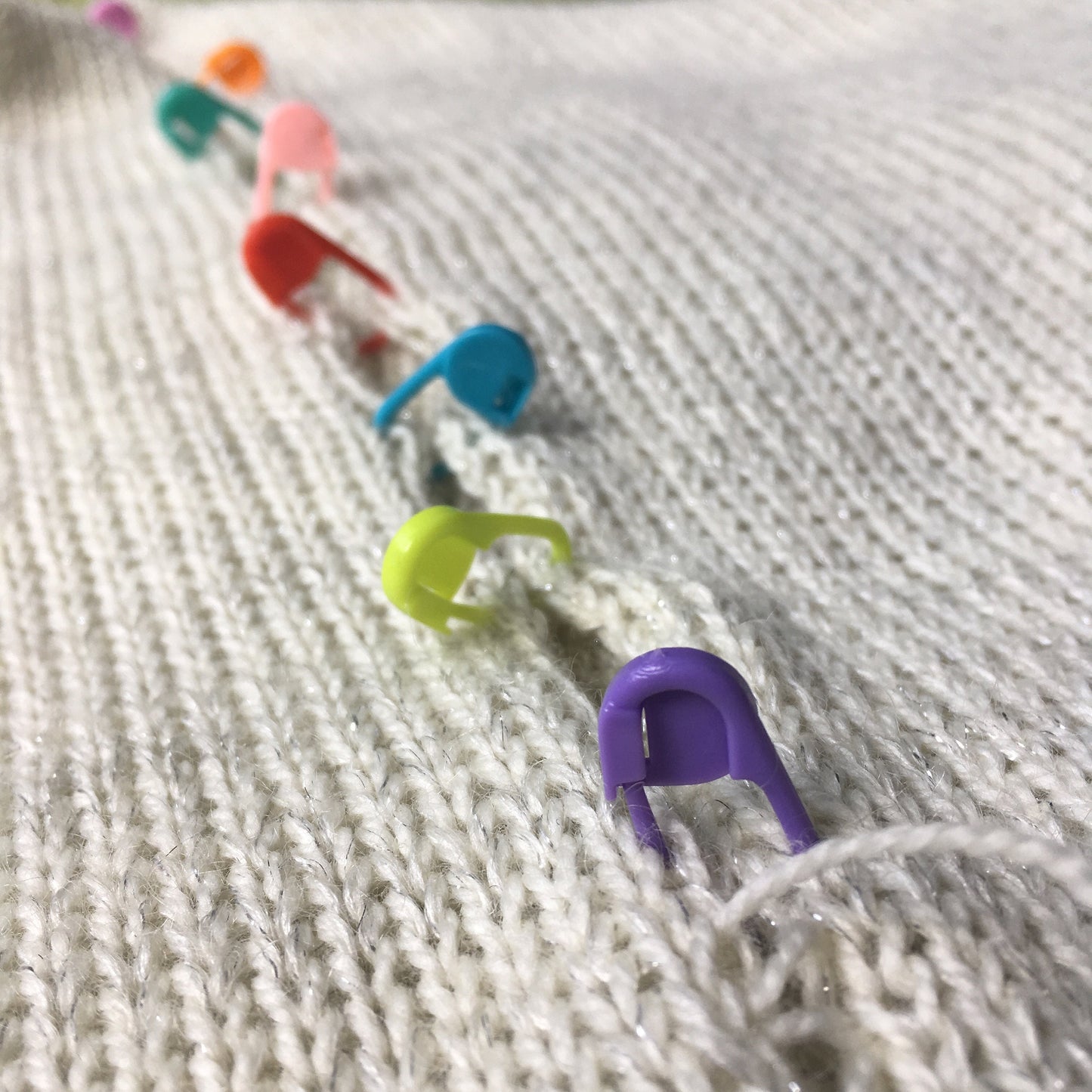 Locking Plastic Stitch Markers
