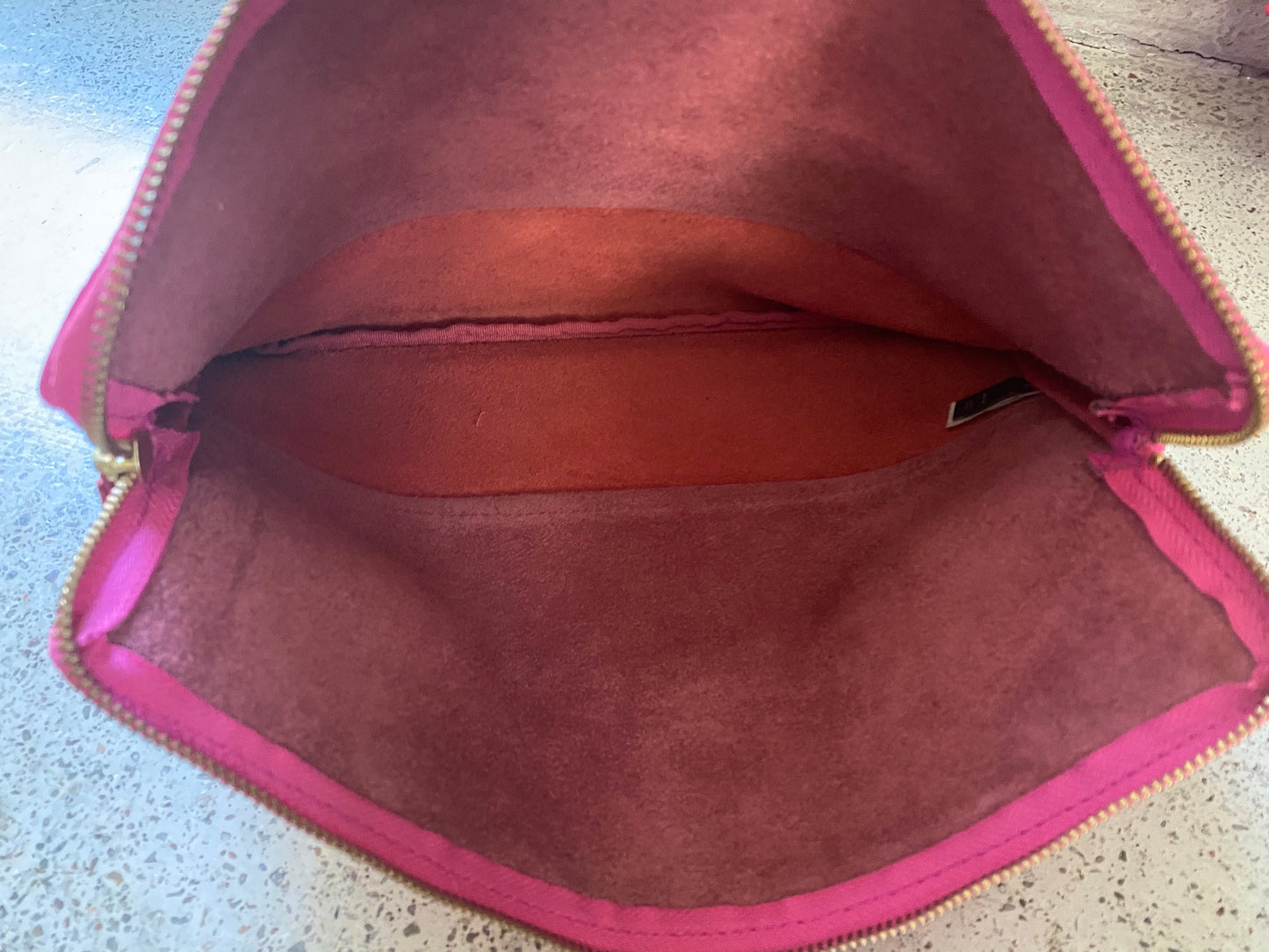 Handpainted Leather Pouch - Keep Calm and Carry Yarn